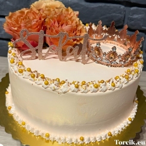 Tort z żywymi kwiatami, koroną z tworzywa sztucznego, topperem oraz posypką