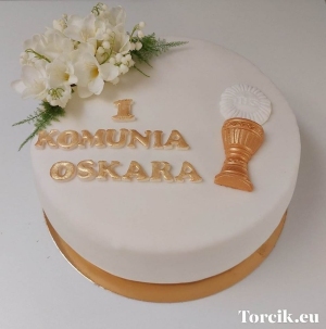 Tort z żywymi kwiatami oraz dekoracjami z masy cukrowej