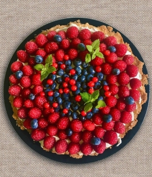 Tarta z owocami sezonowymi