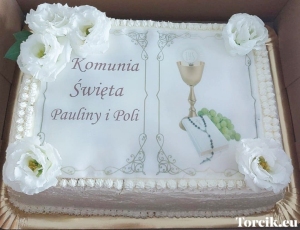 Tort z jadalnym opłatkiem oraz żywymi kwiatami