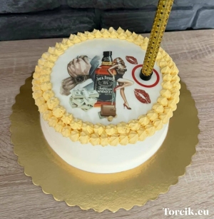 Tort z jadalnym opłatkiem oraz fontanną tortową